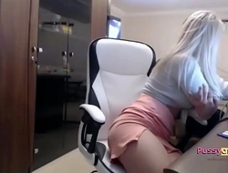 Blonde Masturbates secretly on Webcam